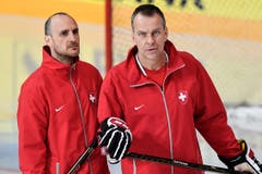 Assistenten: Tommy Albelin (rechts) und Christian Wohlwend.
