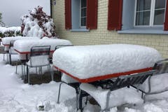 Winterliche Gartenwirtschaft beim Restaurant Kurzeck, oberhalb St. Gallen. (Bild: Bruno Widemann)