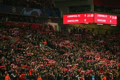 ... und das ganze Stadion singt mit. (Bild: Dave Thompson / AP)