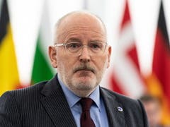 Der sozialdemokratische Spitzenkandidat für die Europawahl, Frans Timmermans, forderte in der «ARD-Wahlarena» am Dienstagabend, eine CO2-Steuer zum Klimaschutz. (Bild: KEYSTONE/EPA/PATRICK SEEGER)