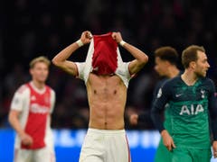 Hakim Ziyech, der Torschütze zum 2:0, kann es nicht fassen (Bild: KEYSTONE/AP/MARTIN MEISSNER)