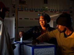 Rund 27 Millionen Bürgerinnen und Bürger waren in Südafrika aufgerufen, die 400 Abgeordneten des Parlaments in Kapstadt sowie Provinzvertretungen zu wählen. (Bild: KEYSTONE/AP/BEN CURTIS)