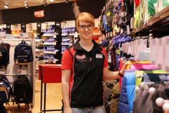 SportXX-Filialleiterin Karin Käslin verrät, worauf bei der Camping-Ausrüstung zu achten ist.
