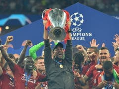 Endlich wieder einmal einen Final gewonnen: Liverpools Coach Jürgen Klopp feiert mit dem Pokal (Bild: KEYSTONE/EPA/PETER POWELL)