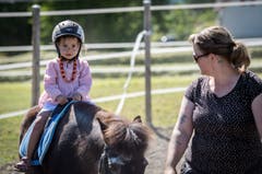 Für die Kinder gibt es Ponyreiten. (Bild: Reto Martin)