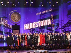 Die Broadway-Produktion «Hadestown» heimste bei der Verleihung der wichtigsten US-Theaterpreise acht Trophäen ein. (Bild: KEYSTONE/AP Invision/CHARLES SYKES)