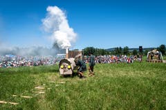 Die Leiter starten zur Eröffnung des Lagers die Lokomotive. (Bild: Christian H. Hildebrand, Hagendorn, 8. Juni 2019)