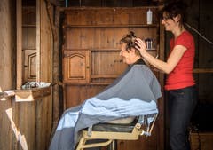 Auch einen Coiffeur-Salon gibt es im Hobbyisten-Lager. (Bild: Reto Martin)