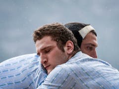 Eine klare Sache im Schlussgang in Glarus: Armon Orlik (vorne) wird gleich Daniel Boesch bodigen (Bild: KEYSTONE/GIAN EHRENZELLER)