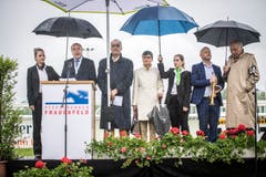 Pfingstrennen 2019 auf der Pferderennbahn in Frauenfeld: Zum Festakt für das 100-Jahr-Jubiläum des Rennvereins Frauenfeld war auch Bundesrat Guy Parmelin geladen. (Bilder: Reto Martin)