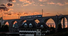 Abendstimmung beim Glatttal-Viadukt Herisau und die SOB. (Bild: Luciano Pau)