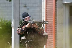 Ein WK-Soldat beim Gefechtskampf. (Bild: Eveline Beerkircher, Walenstadt, 12. Juni 2019)