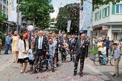 Fröhlicher Empfang in Flawil: Regierungspräsidentin Heidi Hanselmann mit Kantonsratspräsident Daniel Baumgartner und Kantonsratsvizepräsident Bruno Cozzio (rechts). (Bilder: Hans Suter)
