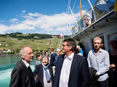 Die SP-Fraktion mit SP-Präsident Christian Levrat (Mitte) am Mittwoch auf ihrem Ausflug. (Bild: Keystone/JEAN-CHRISTOPHE BOTT)