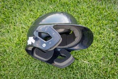 Helm: Auch der Schlagmann muss einen Helm mit Ohrschutz tragen.