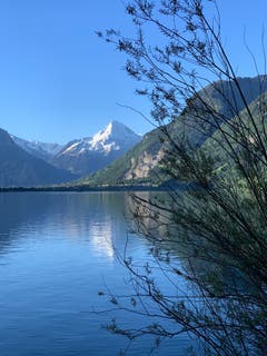 Der Urnersee und der Bristen im morgendlichen Sonnenschein. (Bild: Regula Gut, Seedorf, 2. Juni 2019)