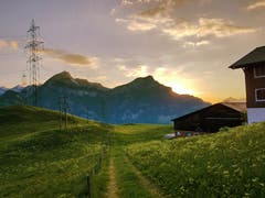 Sonnenuntergang auf dem Oberaxen. (Bild: Sascha Holdener, Oberaxen, 6. Juni 2019)