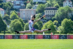 Eine Gymnastik-Turnerin bei der Vorbereitung. (Bild: Urs Flüeler/Keystone)