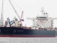 Eine Aufnahme der «Front Altair». Der Tanker fährt unter der Flagge der Marschallinseln. Er war nach Angaben «Marine Traffic» auf dem Weg von den Vereinigten Arabischen Emiraten (VAE) nach Taiwan. (Bild: Keystone/AP Marine Traffic/PATRICK VEREECKE)