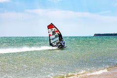 Die Urnerin Surferin Heidi Ulrich hat wieder einen Weltrekord aufgestellt. (Bild: PD)