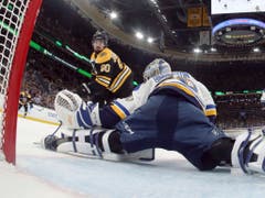 Bostons Angreifer Marcus Johansson scheitert am hervorragenden Blues-Goalie Jordan Binnington (Bild: KEYSTONE/AP Pool, Getty Images/BRUCE BENNETT)