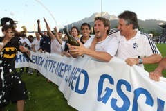 Es gibt zu feiern: Luzerns Michel Renggli. (Bild: Philipp Schmidli, Luzern, 13. Juni 2009)