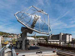 ETH-Weltneuheit: Treibstoffe aus Luft und Sonne werden von einer Mini-Raffinerie auf einem ETH-Dach in Zürich produziert. (Bild: ETH Zürich / Alessandro Della Bella)