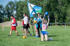 Eine Gymnastik-Turnerin bei der Vorbereitung. (Bild: Urs Flüeler/Keystone)