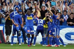 Die Luzerner bejubeln ein Tor. Joetex Frimpong. (Bild: Philipp Schmidli, Luzern, 13. Juni 2009)