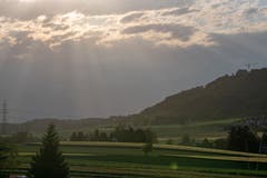 Während einer kurzen Regenpause die schöne Gewitterstimmung bei Lommis fotografiert. (Bild: Thomas Segenreich)