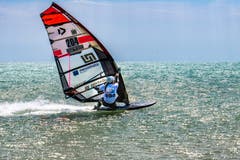 Die Urnerin Surferin Heidi Ulrich hat wieder einen Weltrekord aufgestellt. (Bild: PD)