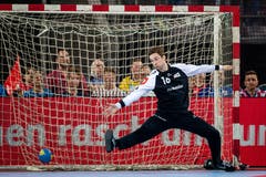 Nikola Portner, Torhüter der Schweizer Handball-Nati, kassiert einen Treffer. (Bild: Philipp Schmidli, Zug, 12. Juni 2019)