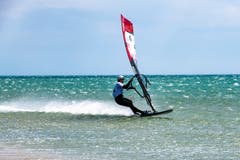 Die Urnerin Surferin Heidi Ulrich hat wieder einen Weltrekord aufgestellt. (Bild: PD)