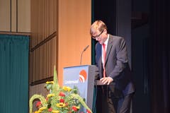 Auch Christian Levrat (gespielt von Tobias Fischer) gratulierte seinem Genossen.
