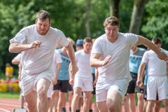 Schenken sich nichts: die Nationalturner Andy Imhof (links) und Matthias Herger. (Bild: Urs Flüeler / Keystone, Aarau, 14. Juni 2019)