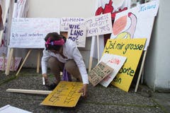 Frauen streiken am nationalen Frauenstreik am Freitag, 14. Juni 2019, in Luzern. (Bild: Boris Bürgisser)