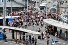 Blockiertes Zürcher Central am Frauenstreik am Freitag, 14. Juni 2019. (Bild: KEYSTONE/Walter Bieri)