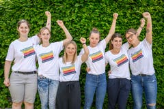 Mitarbeiterinnen einer KiTa legen ihre Arbeit nieder anlässlich des Frauenstreiks. (Bild: KEYSTONE/Melanie Duchene)