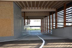 Eingang zum Parkdeck, das Platz für 44 Autos bietet. (Bild: Beat Lanzendorfer)