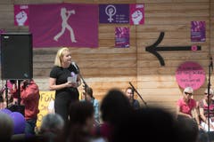 Frauen streiken am nationalen Frauenstreik am Freitag, 14. Juni 2019, in Luzern. (Bild: Boris Bürgisser)