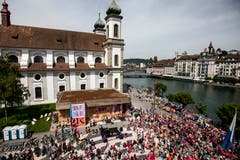 Frauen streiken am nationalen Frauenstreik am Freitag, 14. Juni 2019, in Luzern. (Bild: KEYSTONE/Alexandra Wey)