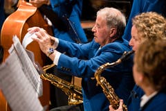 Auch bei den Saxophonisten der Feldmusik Lungern muss alles an den richtigen Platz. (Bild: Philipp Schmidli, Hergiswil, 15. Juni 2019)