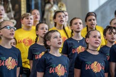 Auftritt in der Kirche: der Jugendchor Utopia Escholzmatt am Innerschweizer Gesangsfest. (Bild: Nadia Schärli/Luzerner Zeitung, Hitzkirch, 15. Juni 2019)