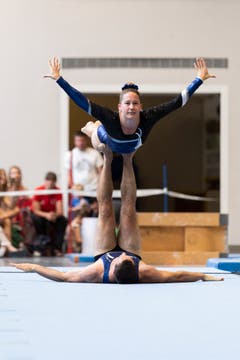 Auch bei Oliver Müller und Marisa Gnos (TV Hünenberg) ist die Körperspannung beeindruckend. (Bild: Severin Bigler, Aarau, 15. Juni 2019)