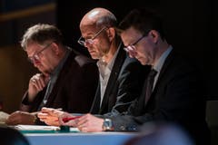 Die Unterschiede in Klang, Intonation oder Rhythmik herauszuhören ist auch für Profis nicht einfach. Die Konzentration ist auch abseits der Bühne gross. (Bild: Philipp Schmidli, Hergiswil, 15. Juni 2019)