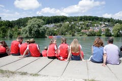 Hier strahlte noch die Sonne: Zuschauer verfolgen den Waterings Contest an der Aare. (Bild: Marc Schumacher/freshfocus, Aarau, 15. Juni 2019)