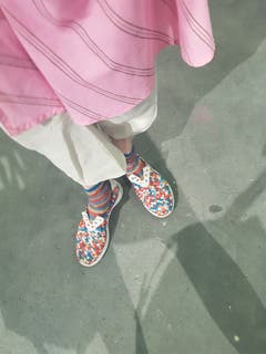 Wie gepixelt. Pipilotti Rists bunte Schuhe.