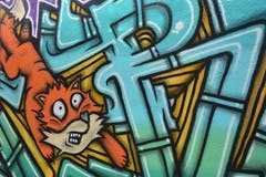 Farbenfrohe Kunstwerke zieren den Bunker.