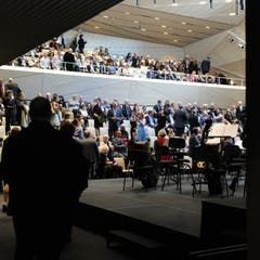 Die Berliner Philharmoniker gaben am Sonntag, 16. Juni 2019, das Eröffnungskonzert in der neuen Konzerthalle in Andermatt. (Bild: Urs Hanhart, Andermatt, 16. Juni 2019)
