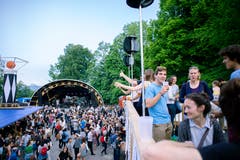 Zuhören und relaxen: Die Stimmung auf dem B-Sides war Spass und Zufriedenheit pur. (Bild: Sam Aebi)